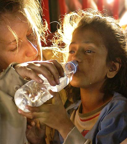 todo aquel que dé de beber tan sólo un vaso de agua fresca a uno de estos pequeños, por ser discípulo, os aseguro que no perderá su recompensa